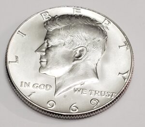 1969 D KENNEDY HALF DOLLAR  *40% SILVER*  **FREE SHIPPING**