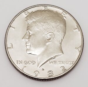 1982 D KENNEDY HALF DOLLAR  **FREE SHIPPING**