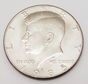 1985 P KENNEDY HALF DOLLAR  **FREE SHIPPING**