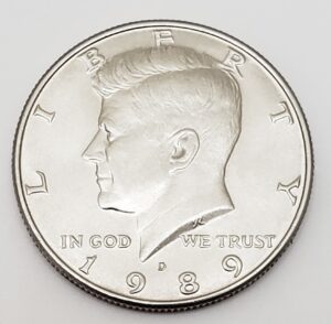 1989 D KENNEDY HALF DOLLAR  **FREE SHIPPING**