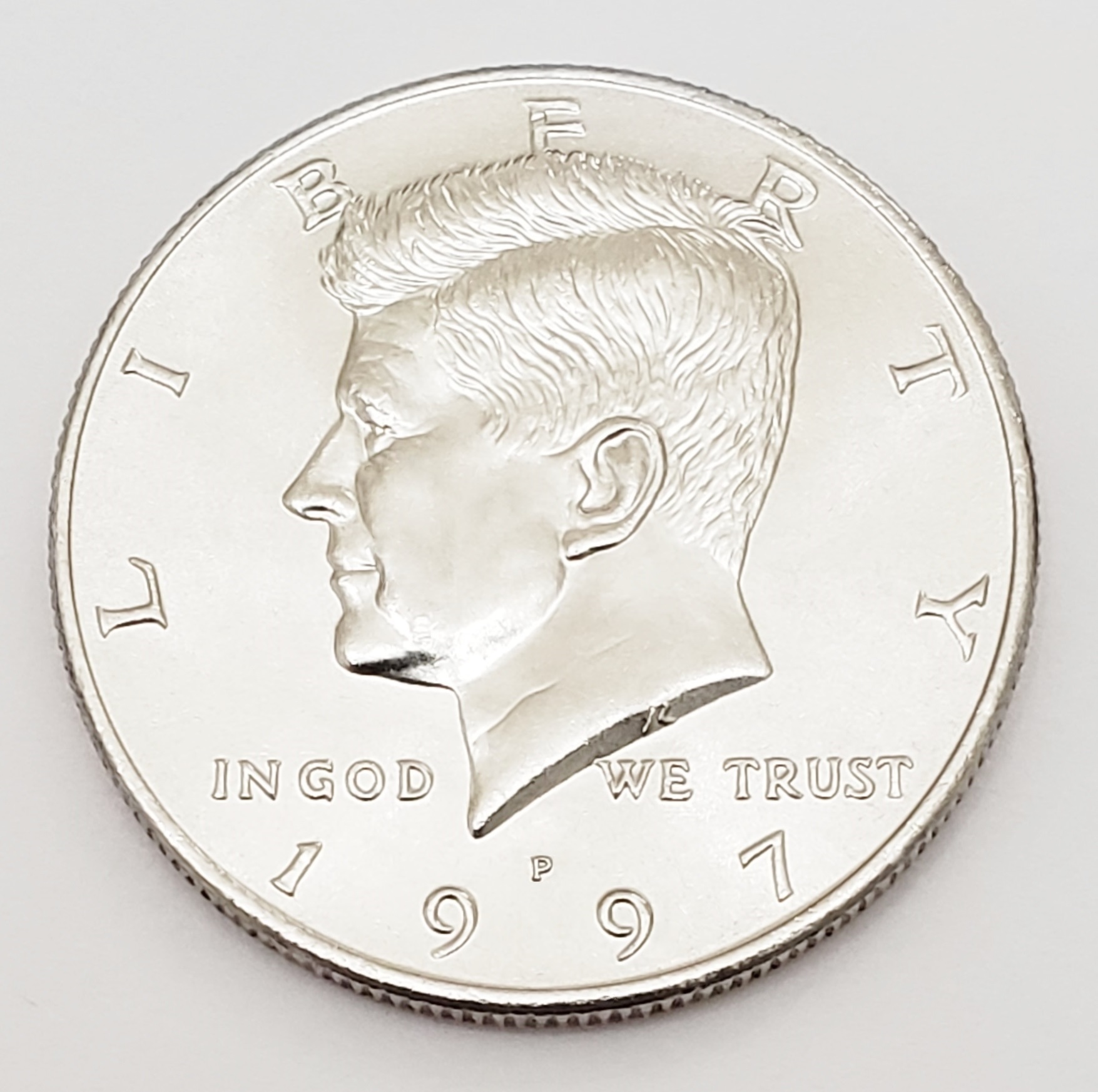 1997 P KENNEDY HALF DOLLAR **FREE SHIPPING**