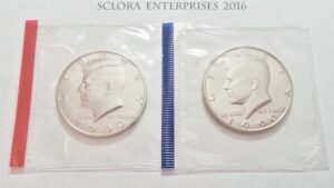 1990 P & D Kennedy Half Dollar Set (2 Coins) *MINT CELLO* **FREE SHIPPING**